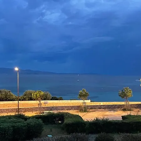 Superbe Pieds Dans L Eau Face A La De Sable Fin Route Des Iles Des Sanguinaires Apartment Ajaccio (Corsica)
