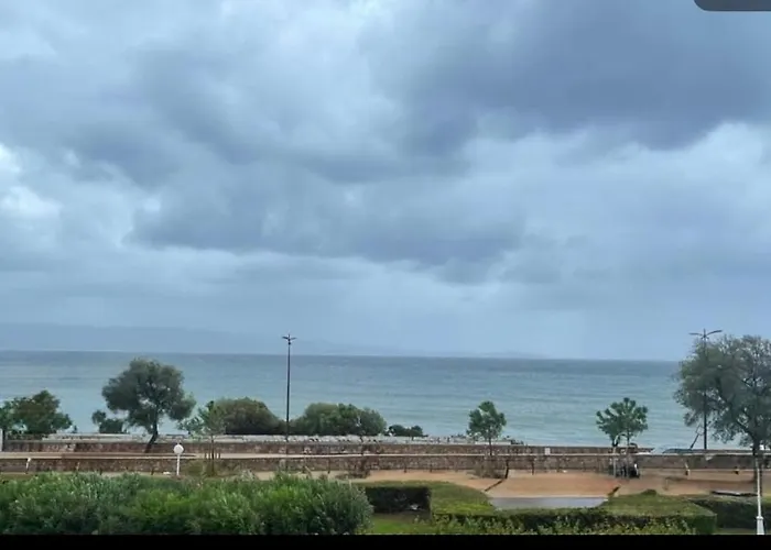 Superbe Pieds Dans L Eau Face A La De Sable Fin Route Des Iles Des Sanguinaires Apartment Ajaccio (Corsica)